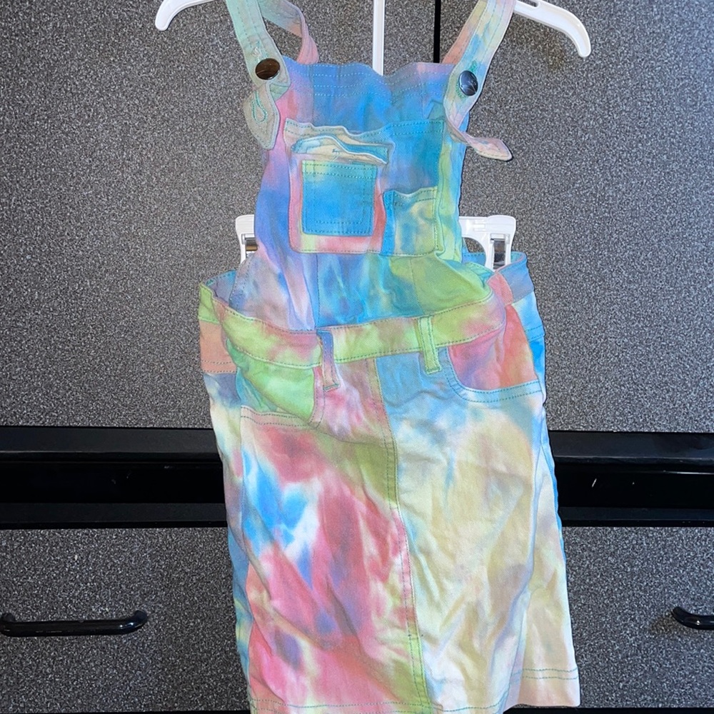 Size 6 girls overall dress *PLEASE BUNDLE! 30% off & Lower shipping w/4+ items